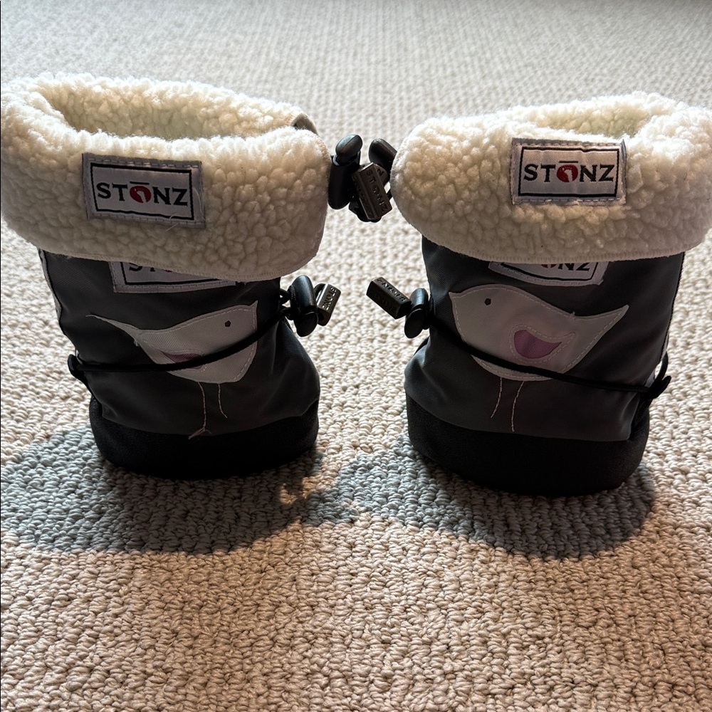 Stonz Cozy Gray Booties with Bird Motif